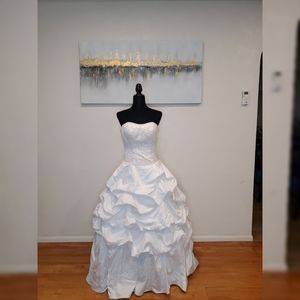 David's Bridal Oleg Cassini Wedding Dress Size 2